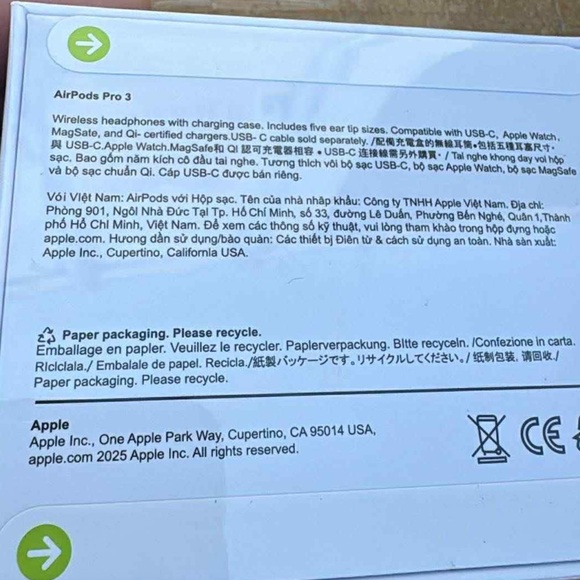 Apple AirPods Pro 3 with Charging Case - Picture 2 of 3